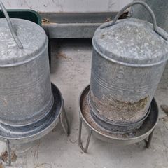 Hen feeders