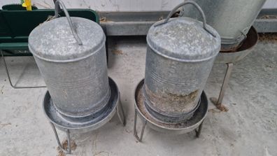 Hen feeders