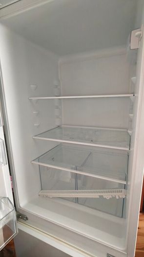 Zanussi integrated fridge freezer