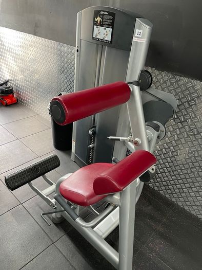 Back extension machine