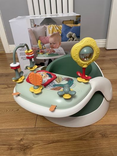Snug Floor Seat with Activity Tray