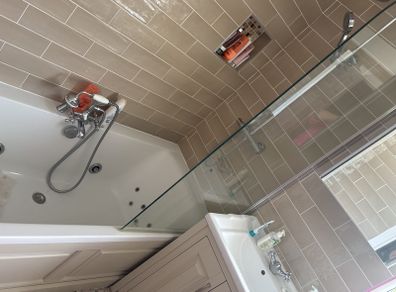 jacuzzi bath and door
