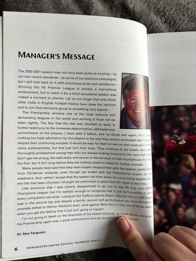 Manchester United Official Yearbook 2001