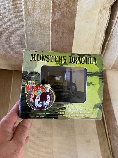 Munsters Dracula  1:18