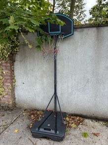 Basketball hoop