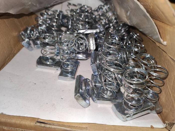 nuts around over 100 nuts
