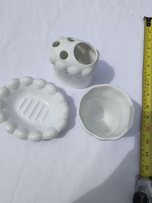 Vintage 80s Ceramic 3pce Scalloped edge Bathroom Set