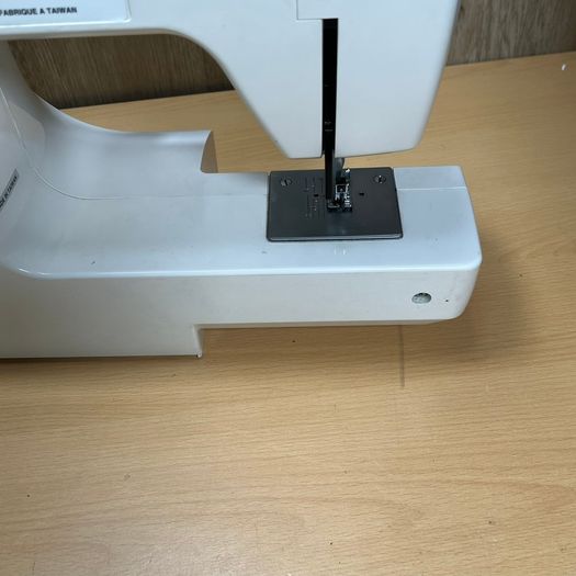 TOYOTA SE14 RS2000 Electrical Foot Pedal Operated Sewing Machine - Incomplete
