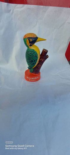 Original bulmers woodpecker display item,collectors item, hard to come by ,little damage on he's beak,,see pictures for condition,,price includes post to anywhere in Ireland, by certificate proof of post, sold as is ..made by Harry E. tunnigcliffe London,