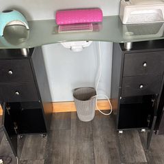 Nail Table With glass top and extractor