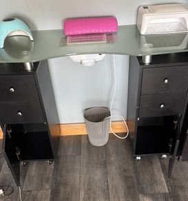 Nail Table With glass top and extractor