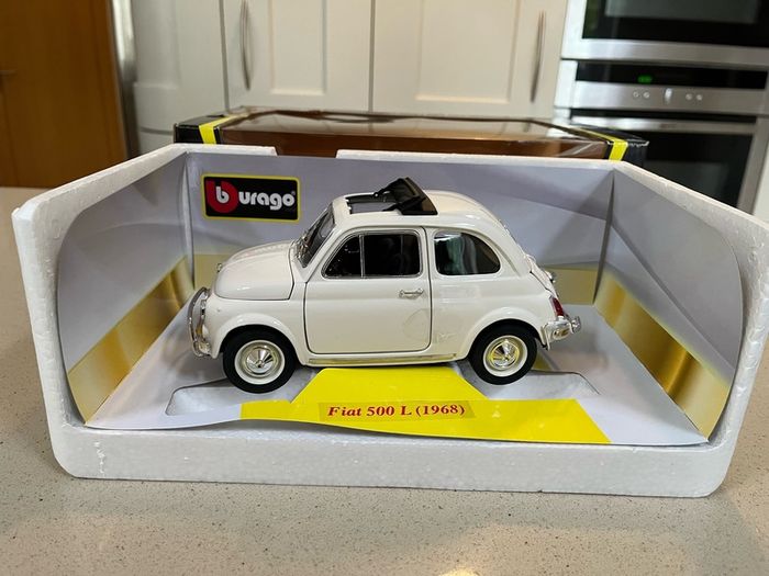 Fiat 500 L 1/16-1/8 burago