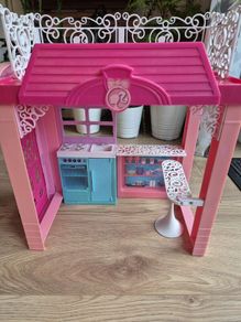 Barbie bar/kitchen