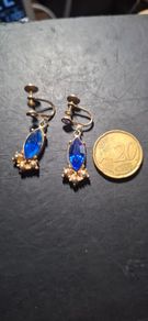 Earrings screw on