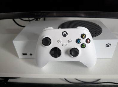 Xbox Series S Console + Official Wireless Controller | As New