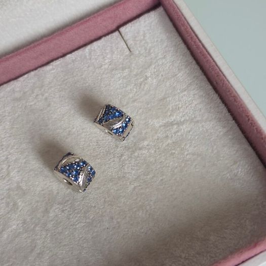 Pandora curved feather/pave blue charm clips