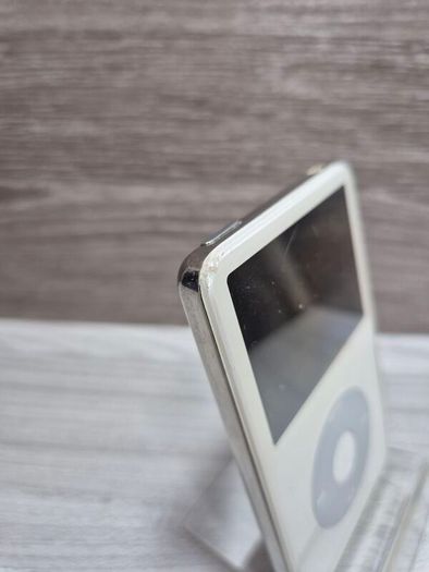 Apple iPod Classic 5th Generation White A1136 30GB With Songs
