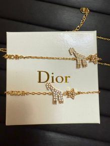 Giraffe necklace and bracelet