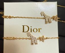 Giraffe necklace and bracelet