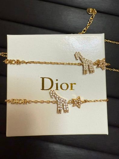 Giraffe necklace and bracelet