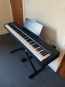 Yamaha P-35 Digital Piano Bundle 88 Weighted Keys Excellent Condition
