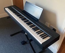 Yamaha P-35 Digital Piano Bundle 88 Weighted Keys Excellent Condition