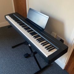 Yamaha P-35 Digital Piano Bundle 88 Weighted Keys Excellent Condition