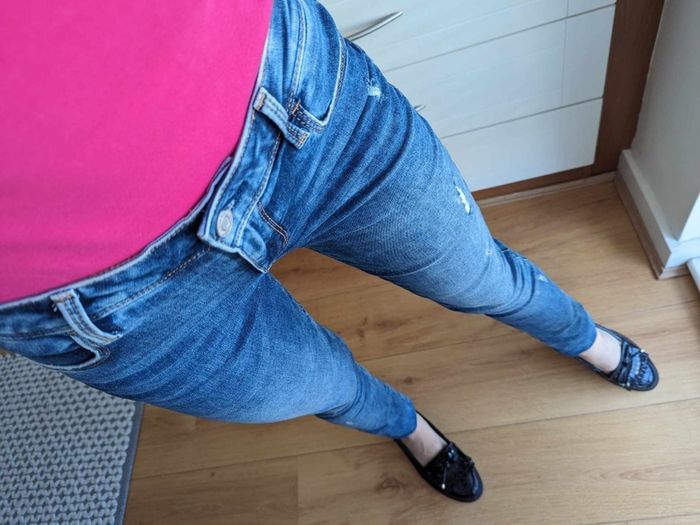 jeans women ,h&M  jeans with abrasions size S/M, Stretchy, very comfortable pants, leggings