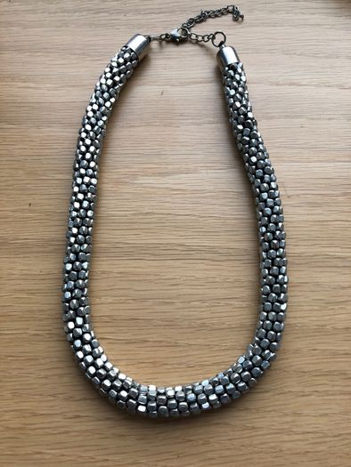 Necklace metal beaded