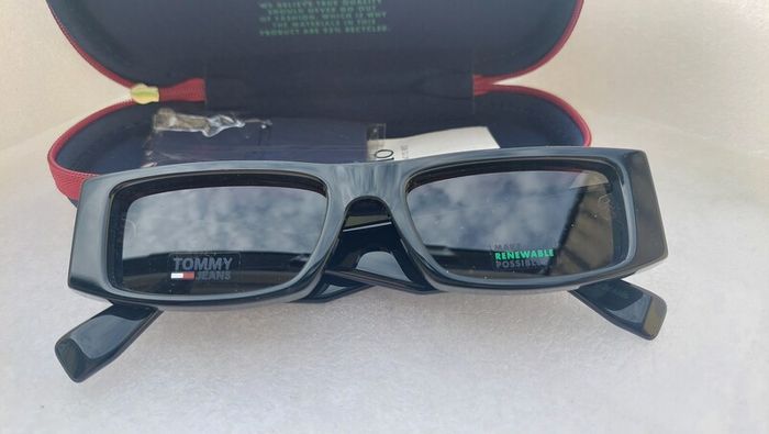 Seasonal Hit  Brand New Tommy Hilfiger  Jeans Sunglasses