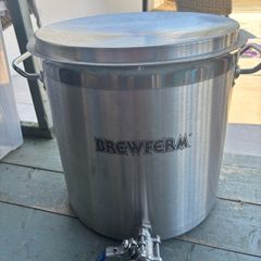 Home brew kettle with ball valve