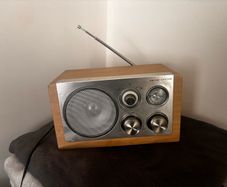 Vintage replica radio