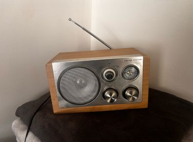 Vintage replica radio
