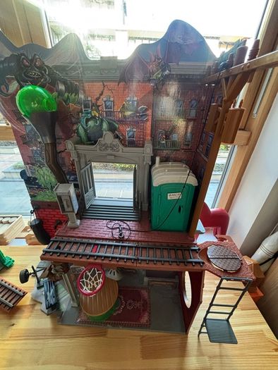 Teenage Mutant Ninja Turtles Mayhem Sewer Lair