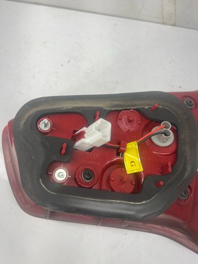 Kia Sportage Mk3 2011 Rear Tail Light On Tailgate Passenger Side 92405-3w0 A2l16b3s