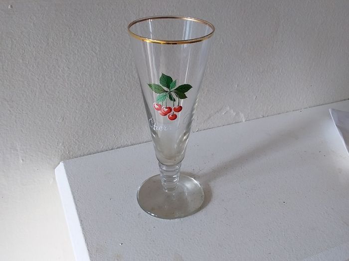 SALE -------  Cherry B - 1960s : Vintage Wine Glass