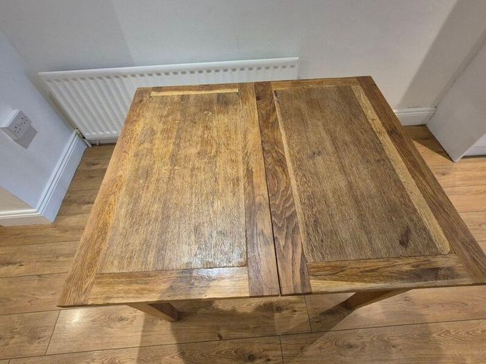 Solid Oak Dining Table - compact size (missing an extension leaf)