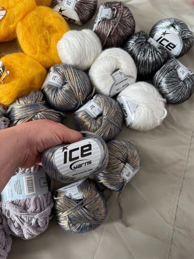 Giant kitting set with machines