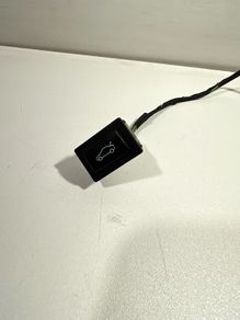 BMW3 5 6 7 Series E87 E90 F10 Trunk Unlocking Boot Open Switch 6921846 A1l1b620g