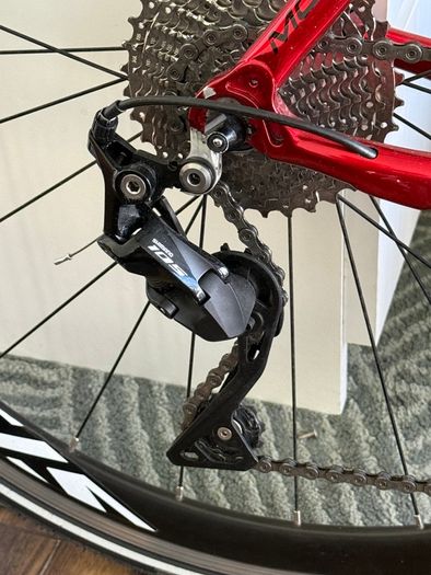 Custom Carbon Fiber Road Bike Shimano 105 11 Speed Excellent Condition