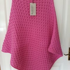 BNWT - blarney Woollen Mills Aran Poncho