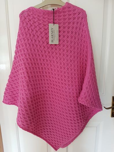 BNWT - blarney Woollen Mills Aran Poncho