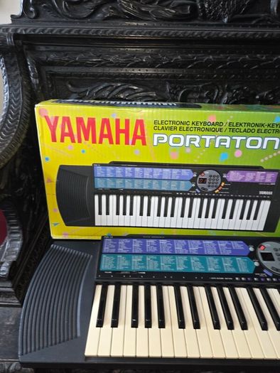 Yamaha Portatone PSR-73 Electronic Keyboard