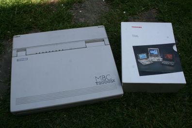 Vintage Toshiba  Mbc T2000sx Laptop Computer With Manual (without Charger)