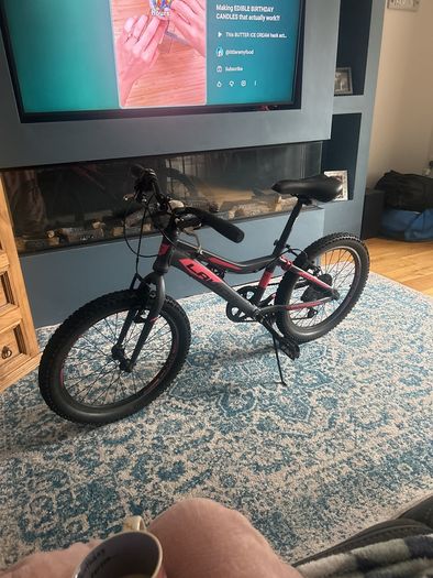 LaVida girls mountain bike