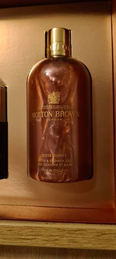 RRP 184e Rose Dunes Fragrance Collection  Eau De Parfum 100 Ml .  Bath & Shower Gel 300 Ml.   3 available. See my other skin and haircare ads also by clicking buysell151