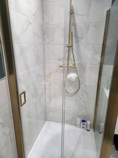 shower enclosure