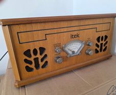 iTek Vinyl Radio and CD Player.