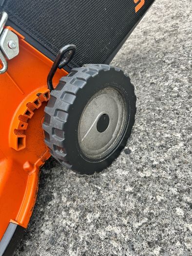 Stihl RM 756 YC self-propelled petrol lawnmower