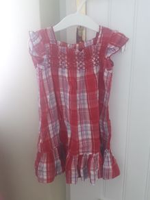 Gorgeaus summer dress.